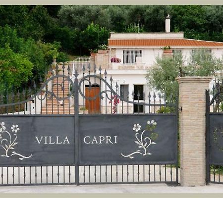 Villa Capri Fondi Buitenkant foto