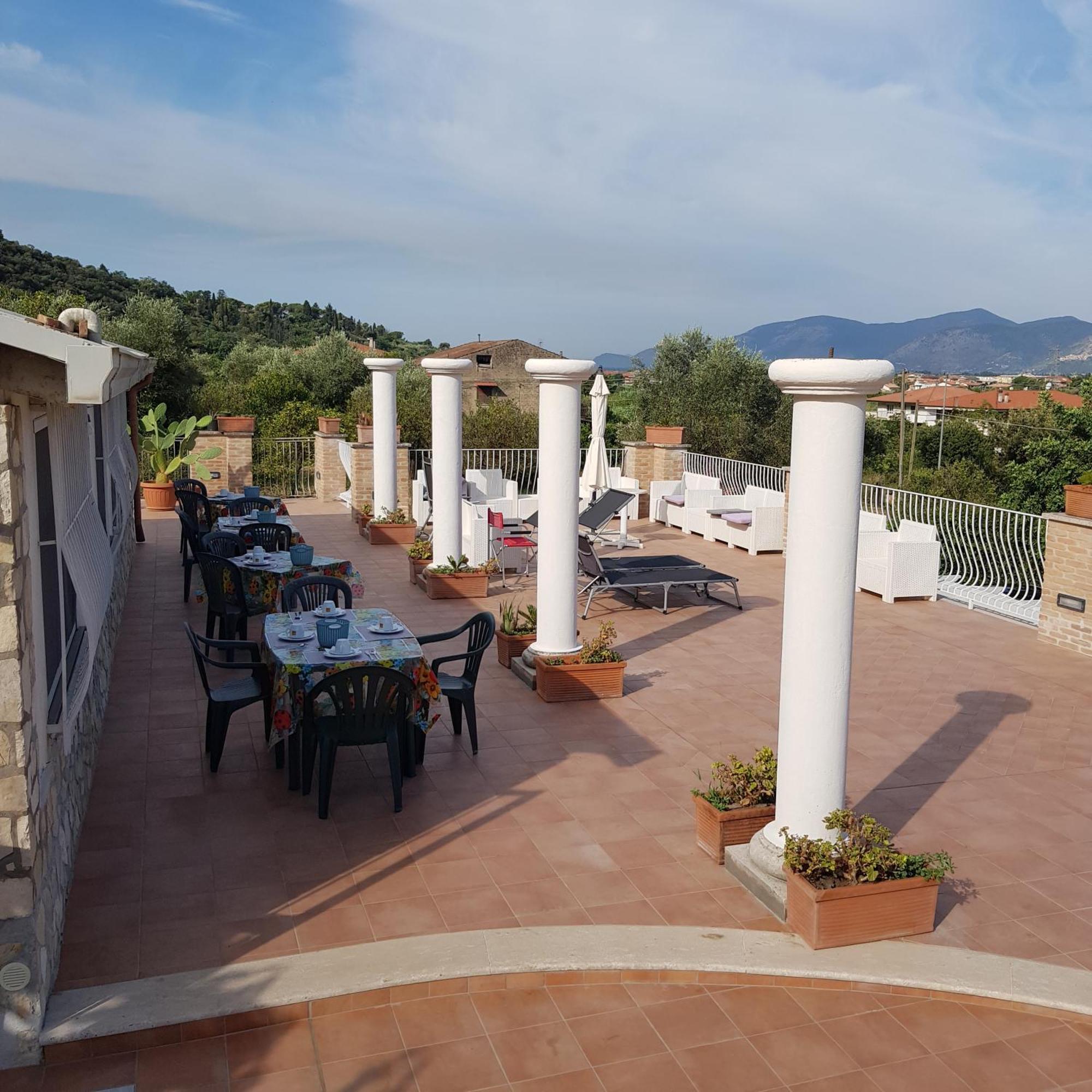 Villa Capri Fondi Buitenkant foto
