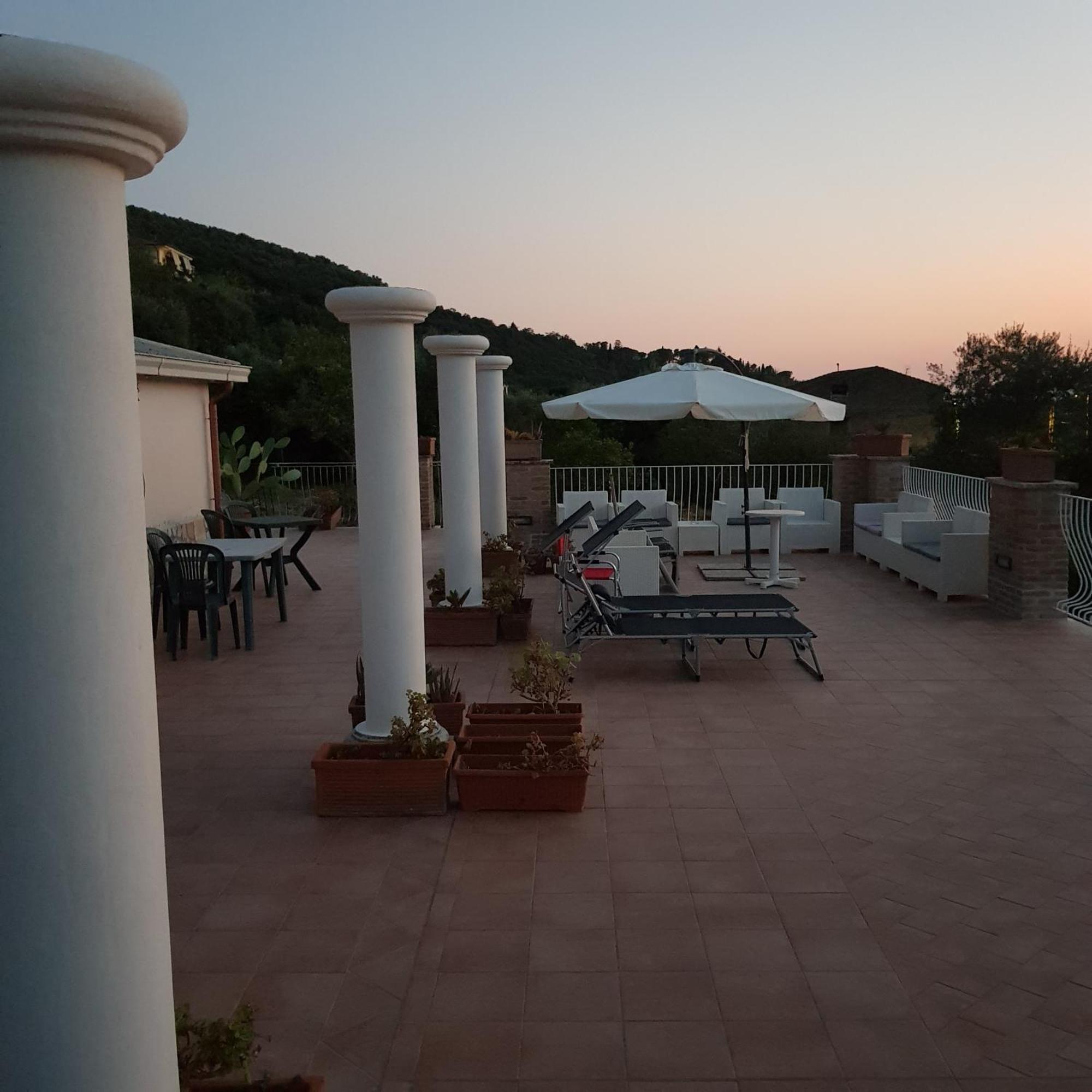 Villa Capri Fondi Buitenkant foto
